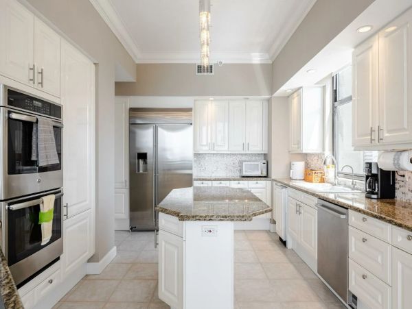 Gulf View Two Bedroom Vacation Rental in Longboat Key