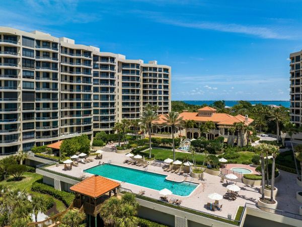 Gulf View Two Bedroom Vacation Rental in Longboat Key