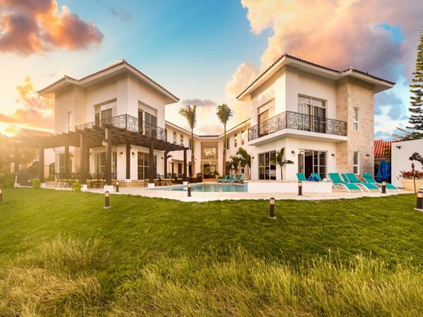 Punta Cana Vacation Home Eight Bedroom Walk to Beach
