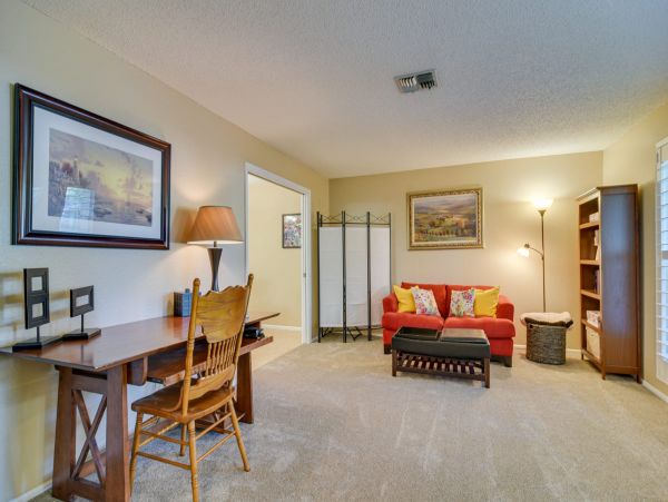 4 Bed, 2.5 Bath Vacation Rental Home with Private Pool in Largo