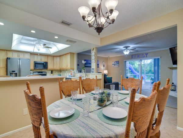 4 Bed, 2.5 Bath Vacation Rental Home with Private Pool in Largo