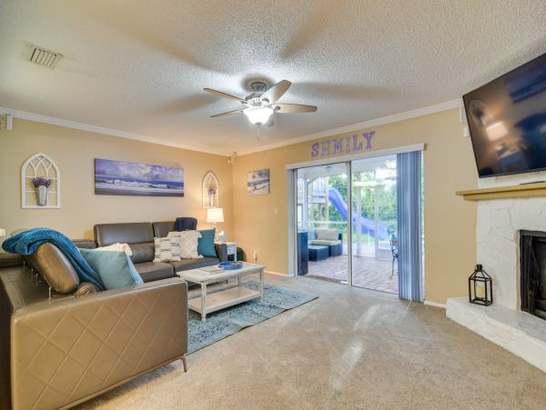 4 Bed, 2.5 Bath Vacation Rental Home with Private Pool in Largo