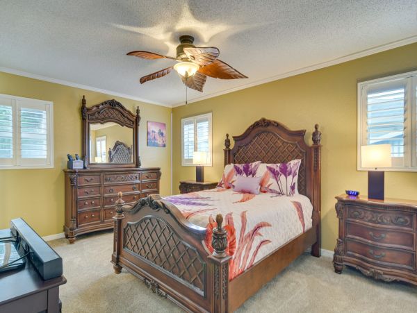 4 Bed, 2.5 Bath Vacation Rental Home with Private Pool in Largo