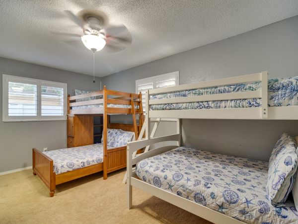 4 Bed, 2.5 Bath Vacation Rental Home with Private Pool in Largo
