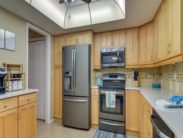 4 Bed, 2.5 Bath Vacation Rental Home with Private Pool in Largo