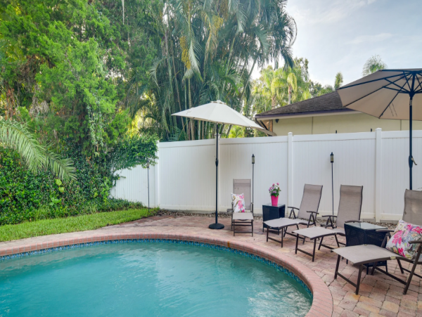 4 Bed, 2.5 Bath Vacation Rental Home with Private Pool in Largo