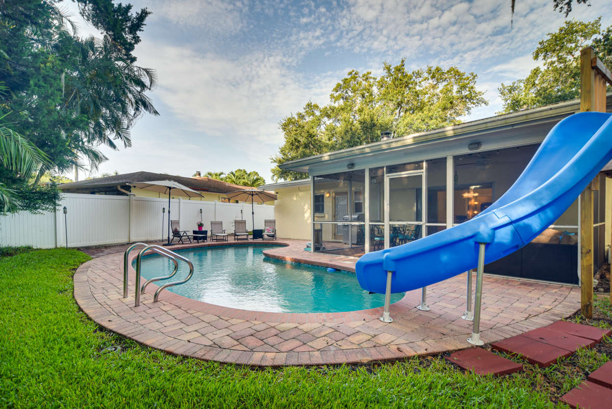 4 Bed, 2.5 Bath Vacation Rental Home with Private Pool in Largo