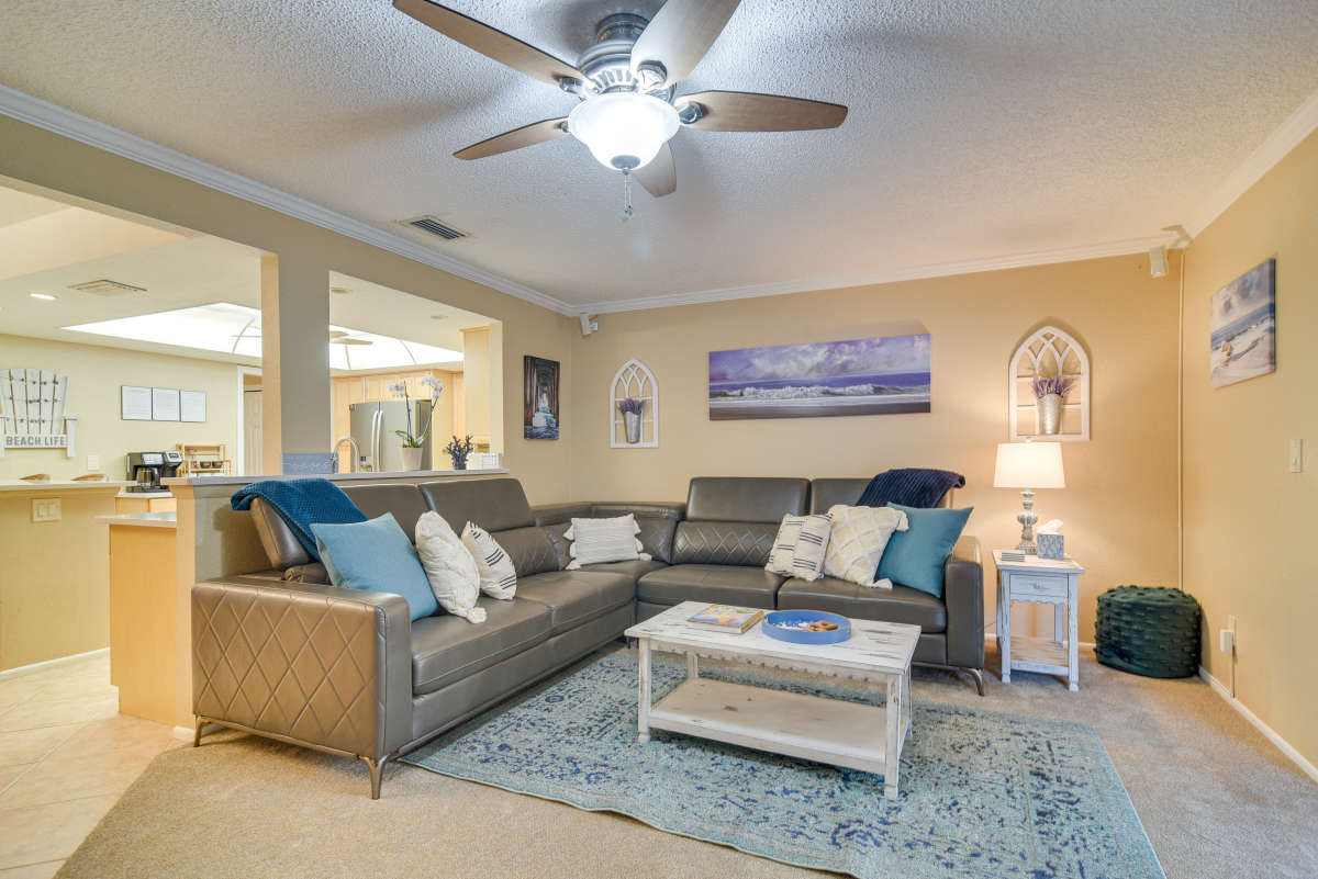 4 Bed, 2.5 Bath Vacation Rental Home with Private Pool in Largo