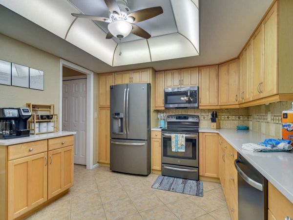 4 Bed, 2.5 Bath Vacation Rental Home with Private Pool in Largo