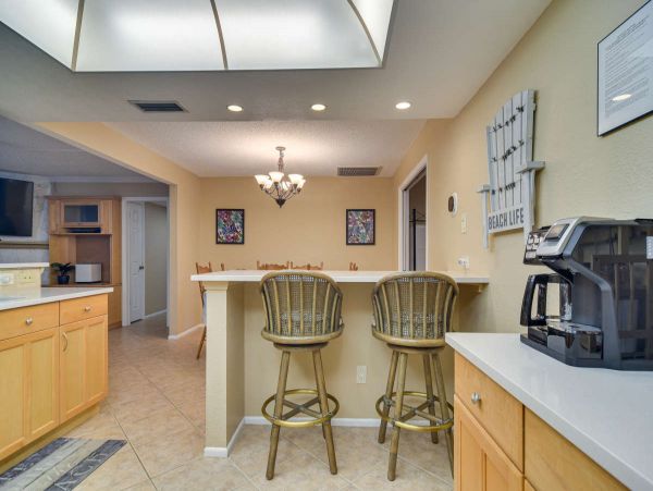 4 Bed, 2.5 Bath Vacation Rental Home with Private Pool in Largo