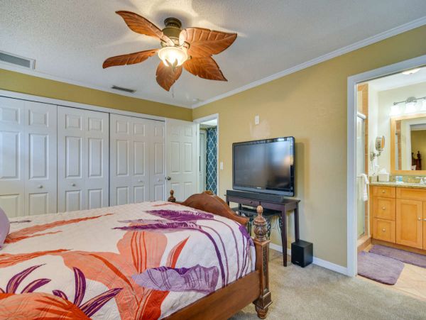 4 Bed, 2.5 Bath Vacation Rental Home with Private Pool in Largo