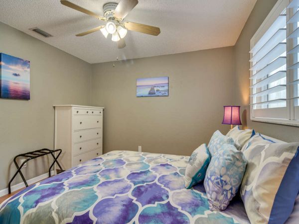 4 Bed, 2.5 Bath Vacation Rental Home with Private Pool in Largo
