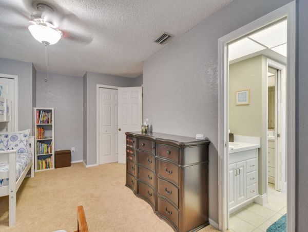 4 Bed, 2.5 Bath Vacation Rental Home with Private Pool in Largo
