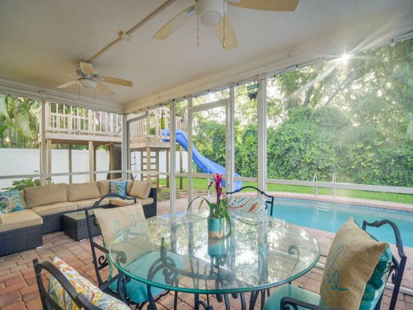 4 Bed, 2.5 Bath Vacation Rental Home with Private Pool in Largo
