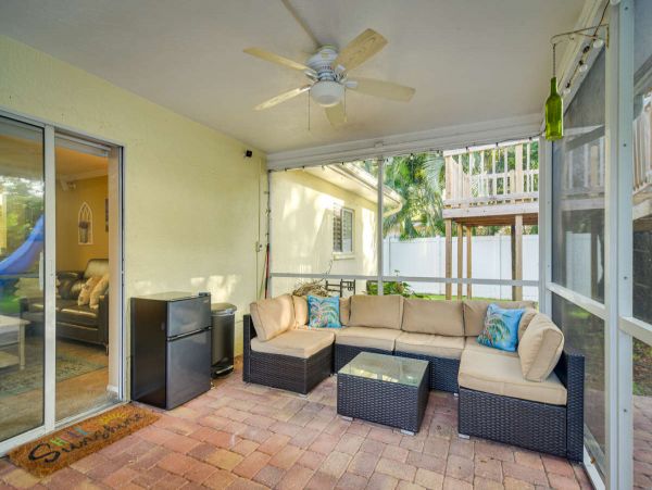 4 Bed, 2.5 Bath Vacation Rental Home with Private Pool in Largo