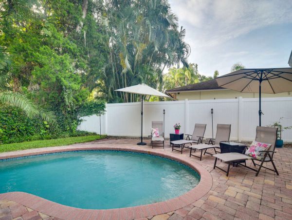 4 Bed, 2.5 Bath Vacation Rental Home with Private Pool in Largo