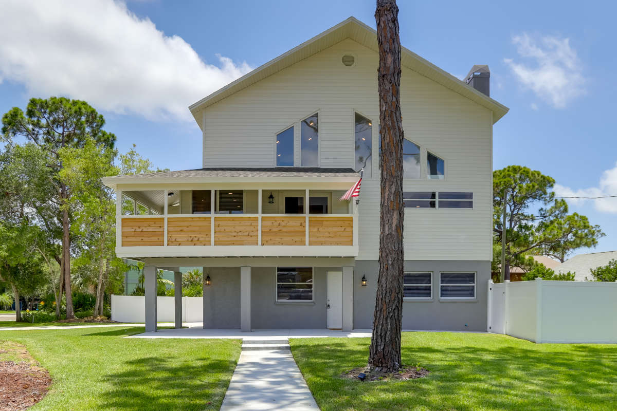 Seminole Lovely Vacation Getaway with 4 Bedrooms Sleeps 12