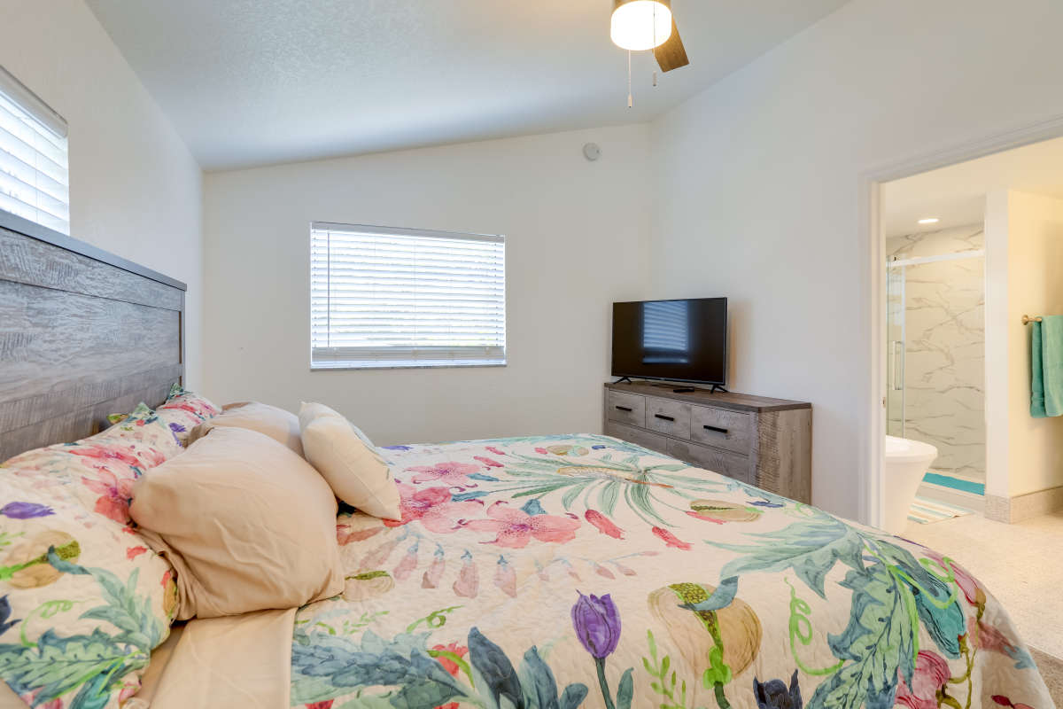 Seminole Lovely Vacation Getaway with 4 Bedrooms Sleeps 12