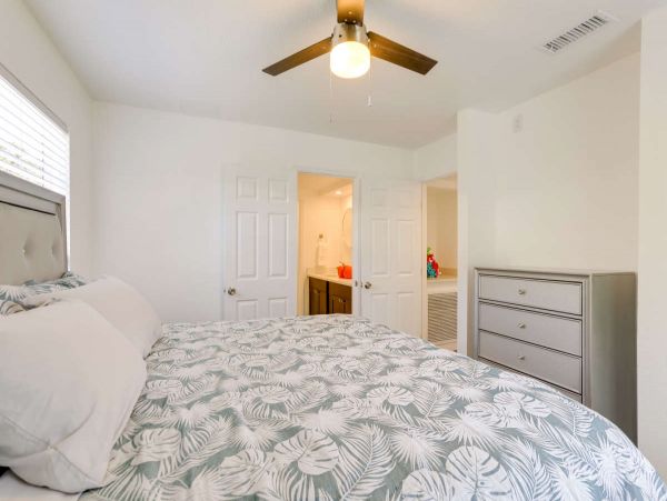 Seminole Lovely Vacation Getaway with 4 Bedrooms Sleeps 12