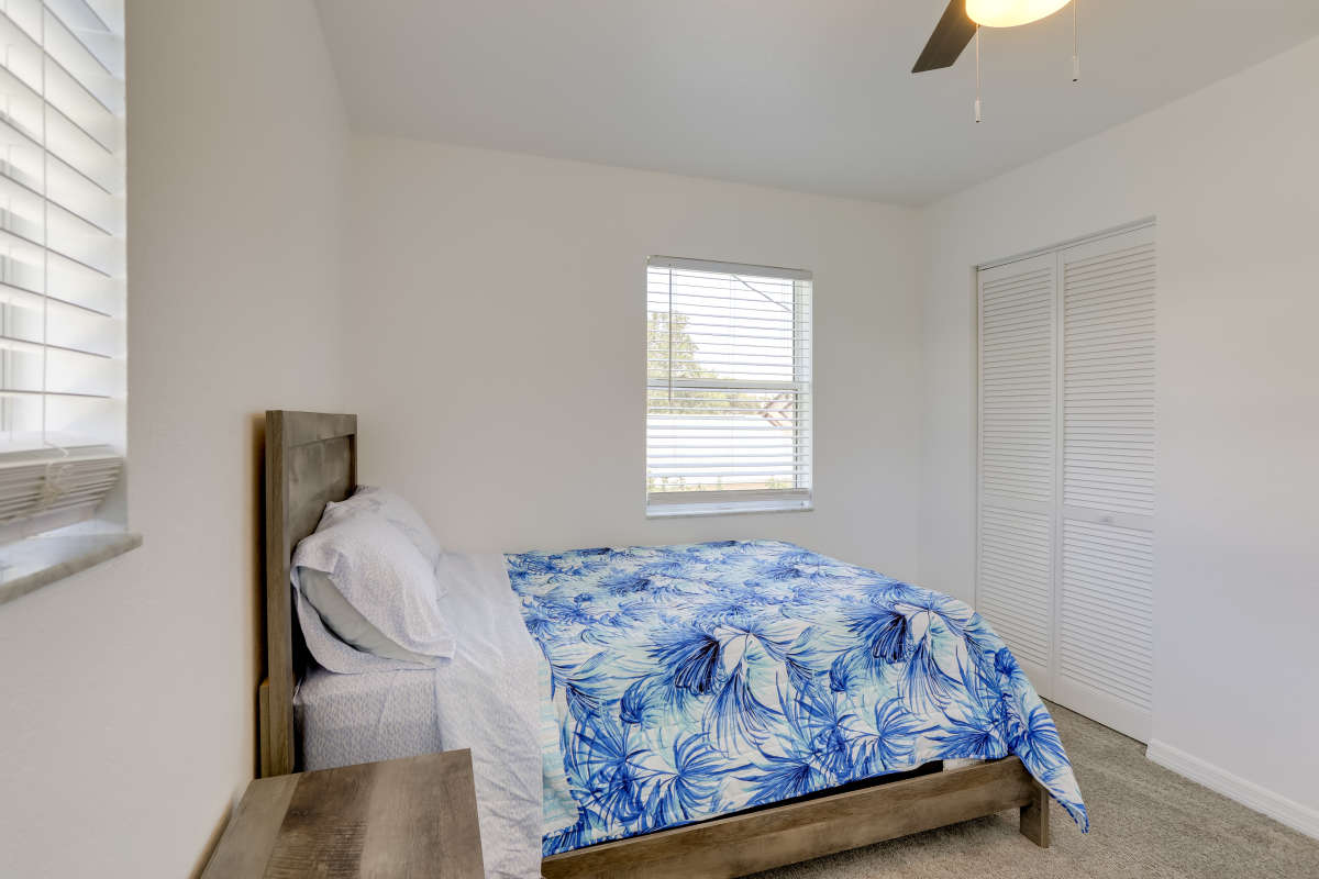 Seminole Lovely Vacation Getaway with 4 Bedrooms Sleeps 12