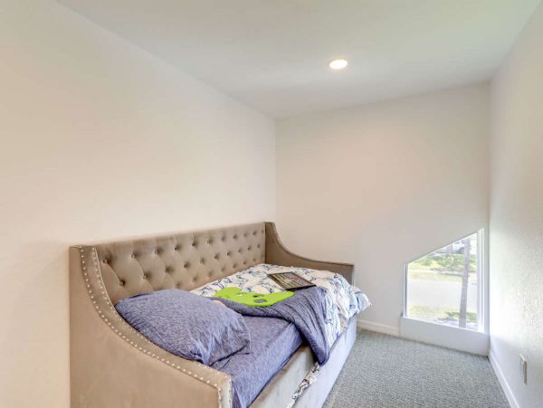 Seminole Lovely Vacation Getaway with 4 Bedrooms Sleeps 12