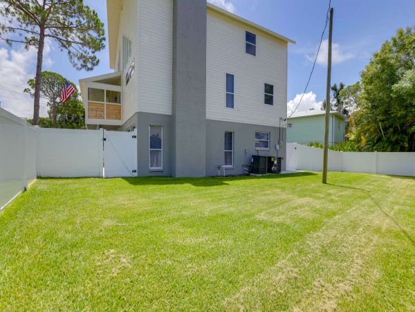 Seminole Lovely Vacation Getaway with 4 Bedrooms Sleeps 12