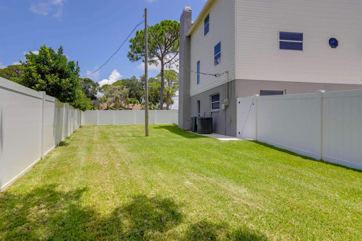 Seminole Lovely Vacation Getaway with 4 Bedrooms Sleeps 12