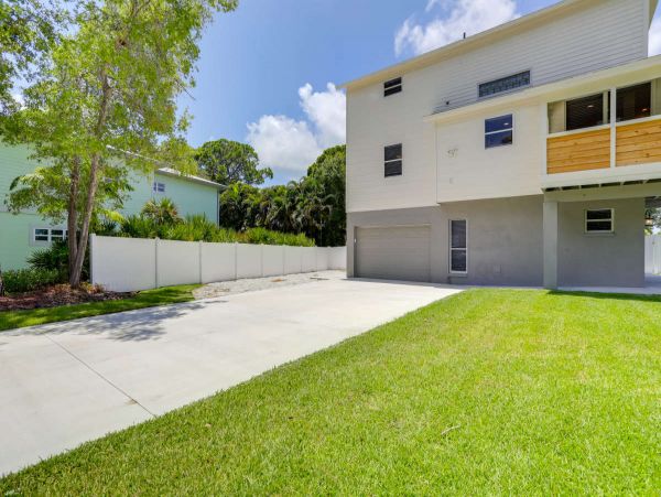 Seminole Lovely Vacation Getaway with 4 Bedrooms Sleeps 12