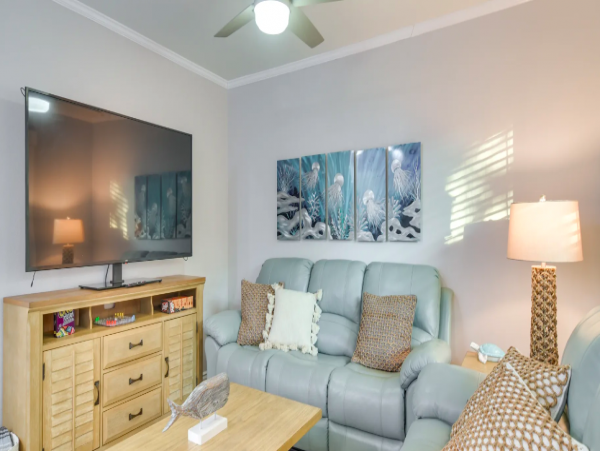 Indian Rocks Beach Retreat, walk to Beaches