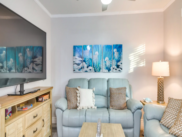 Indian Rocks Beach Retreat, walk to Beaches