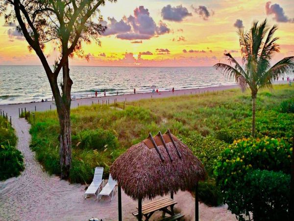Gulf Front Vacation Studio in Captiva Sleeps 2