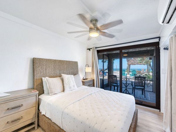 Gulf Front Vacation Studio in Captiva Sleeps 2