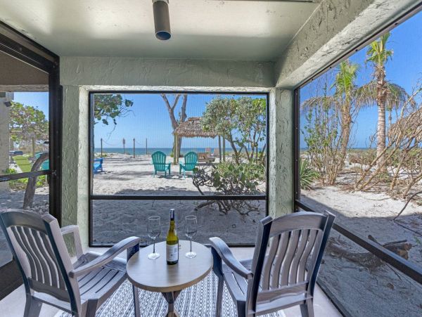 Gulf Front Vacation Studio in Captiva Sleeps 2