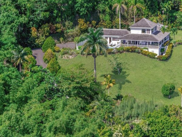 Jamaica Three Bedroom Walk to Beach Elegant Vacation Home