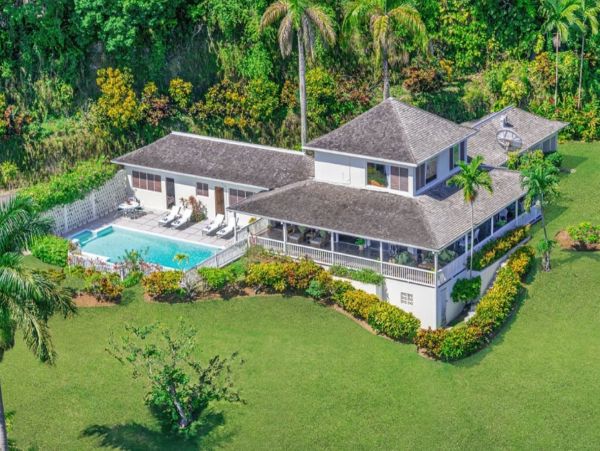Jamaica Three Bedroom Walk to Beach Elegant Vacation Home