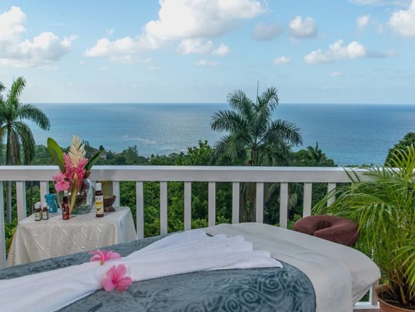 Jamaica Three Bedroom Walk to Beach Elegant Vacation Home