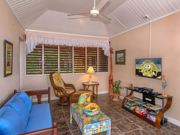 Jamaica Three Bedroom Walk to Beach Elegant Vacation Home
