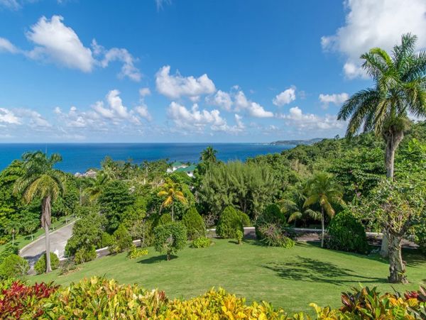 Jamaica Three Bedroom Walk to Beach Elegant Vacation Home