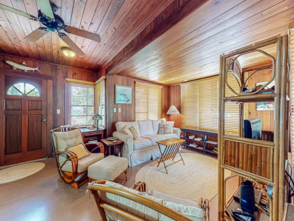 Charming Anna Maria Cottage with Pool, Steps from the Beach