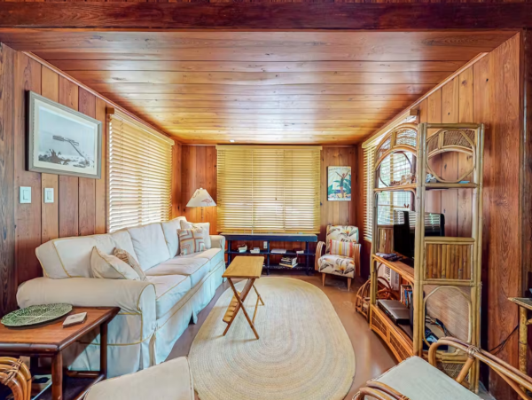 Charming Anna Maria Cottage with Pool, Steps from the Beach