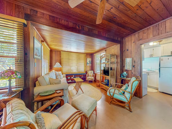 Charming Anna Maria Cottage with Pool, Steps from the Beach