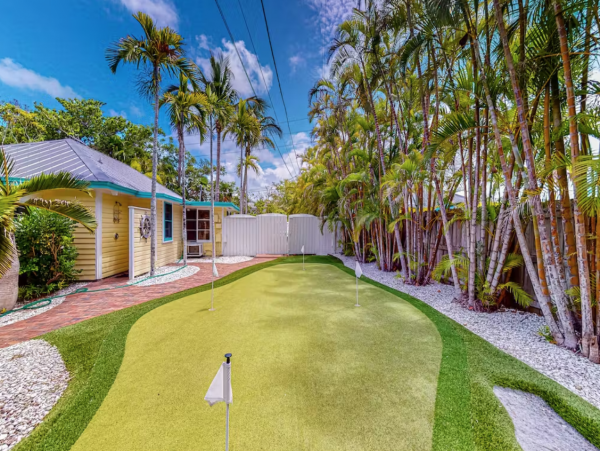 Charming Anna Maria Cottage with Pool, Steps from the Beach