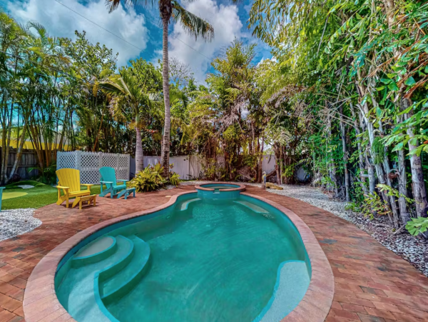 Charming Anna Maria Cottage with Pool, Steps from the Beach