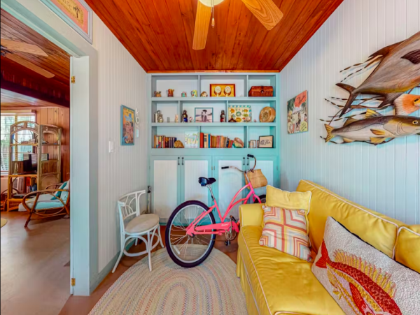 Charming Anna Maria Cottage with Pool, Steps from the Beach