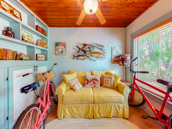 Charming Anna Maria Cottage with Pool, Steps from the Beach