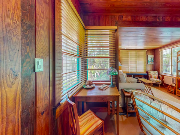 Charming Anna Maria Cottage with Pool, Steps from the Beach