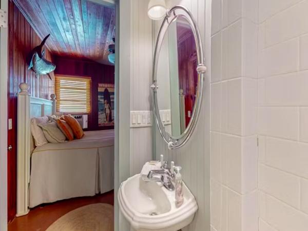 Charming Anna Maria Cottage with Pool, Steps from the Beach