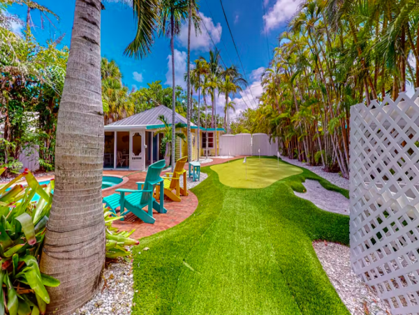 Charming Anna Maria Cottage with Pool, Steps from the Beach