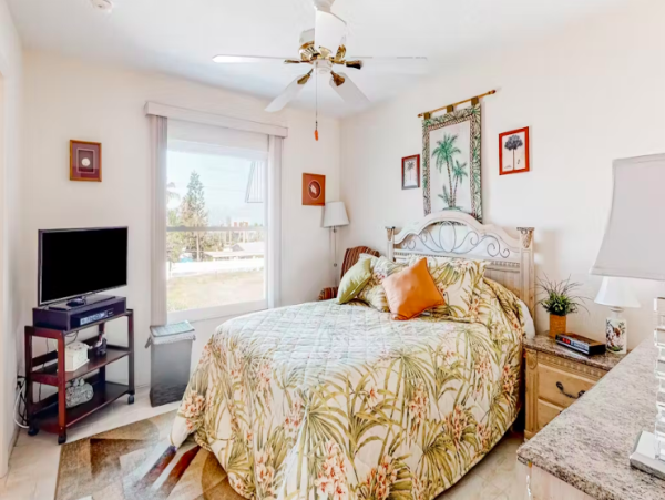 Charming Gulf-Views Condo with Pool, Balcony, and Easy Beach Access