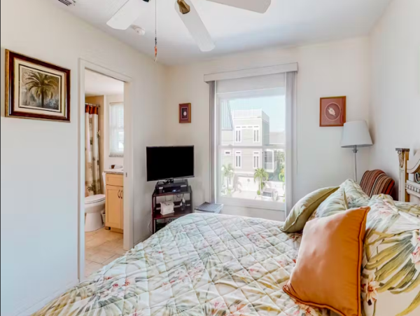 Charming Gulf-Views Condo with Pool, Balcony, and Easy Beach Access